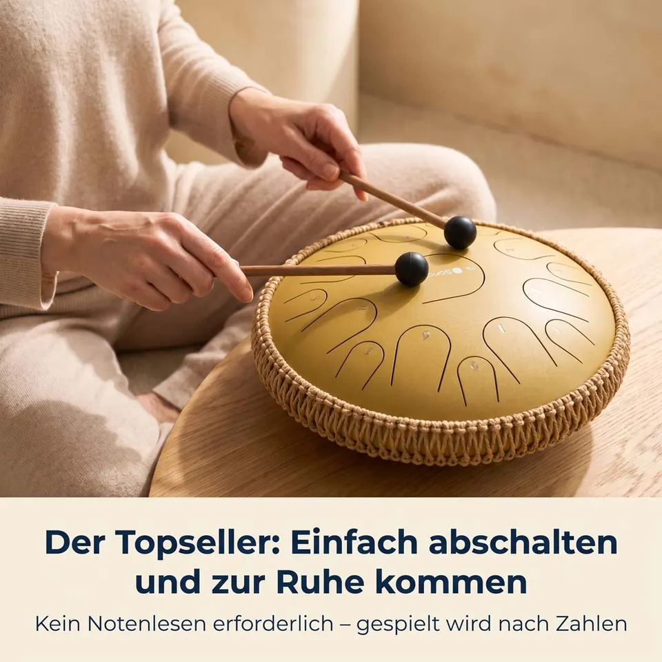Frau spielt die sonodrum Premium zur Entspannung